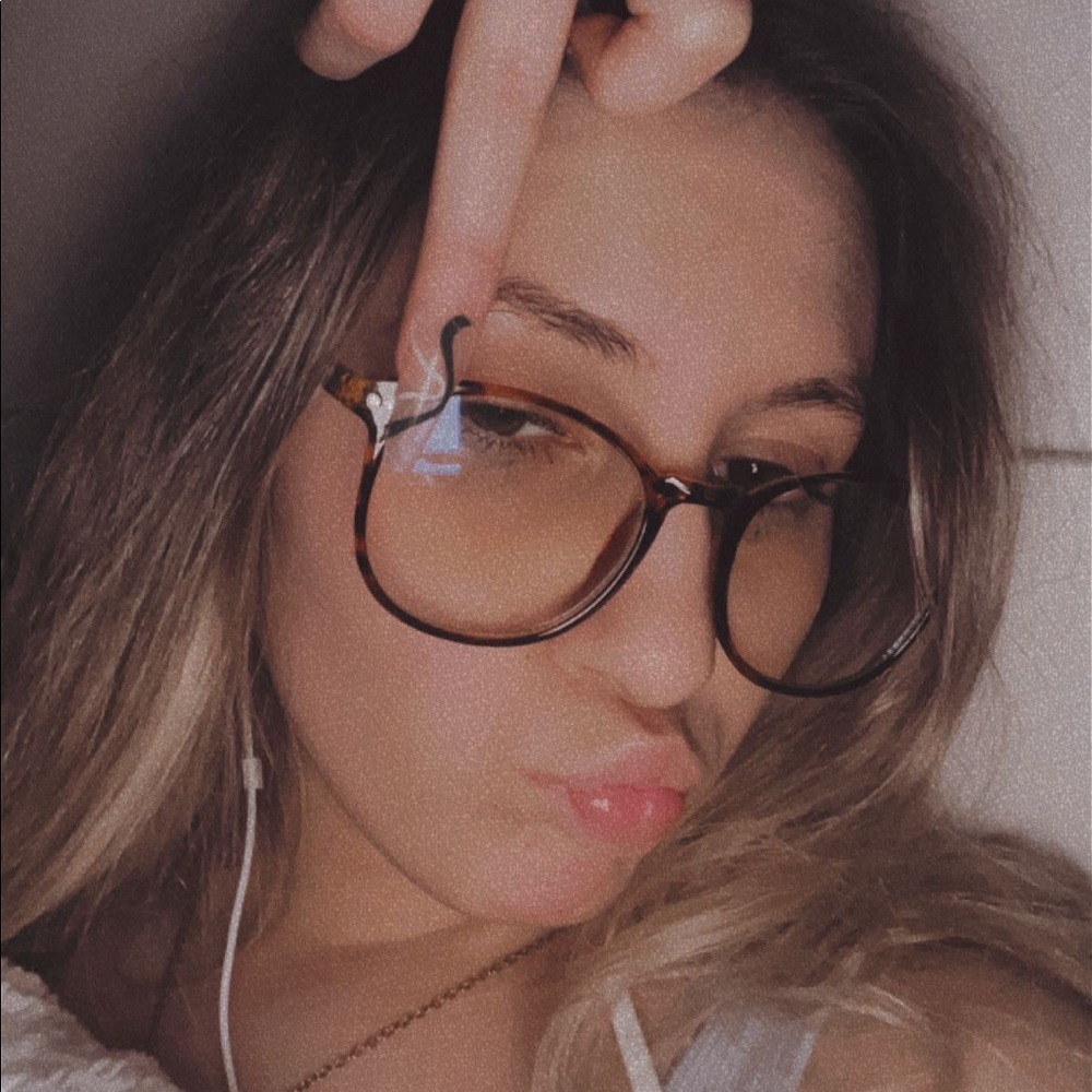 Meet your Posher, Lily